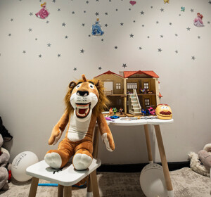 Çocuklar için özel olarak tasarlanmış diş muayene odası